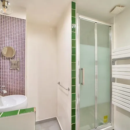 Guestready - Stylish Studio Near Bastille * Париж